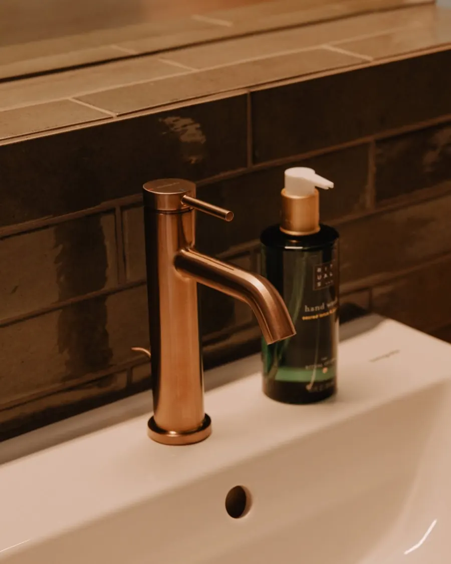 Bakır renkli lavabo bataryası